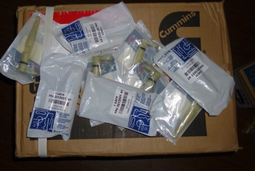 康明斯柴油發(fā)動(dòng)機(jī)活塞冷卻噴嘴