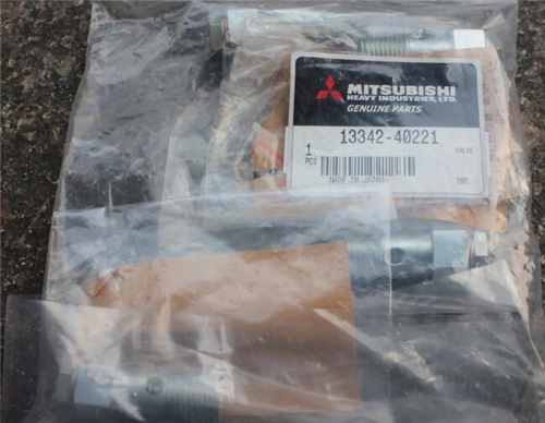 三菱S6R-PTA柴油發(fā)動機(jī)前副機(jī)驅(qū)動