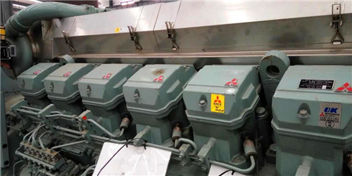 安裝三菱S12柴油發(fā)動機(jī)曲軸、主軸承瓦